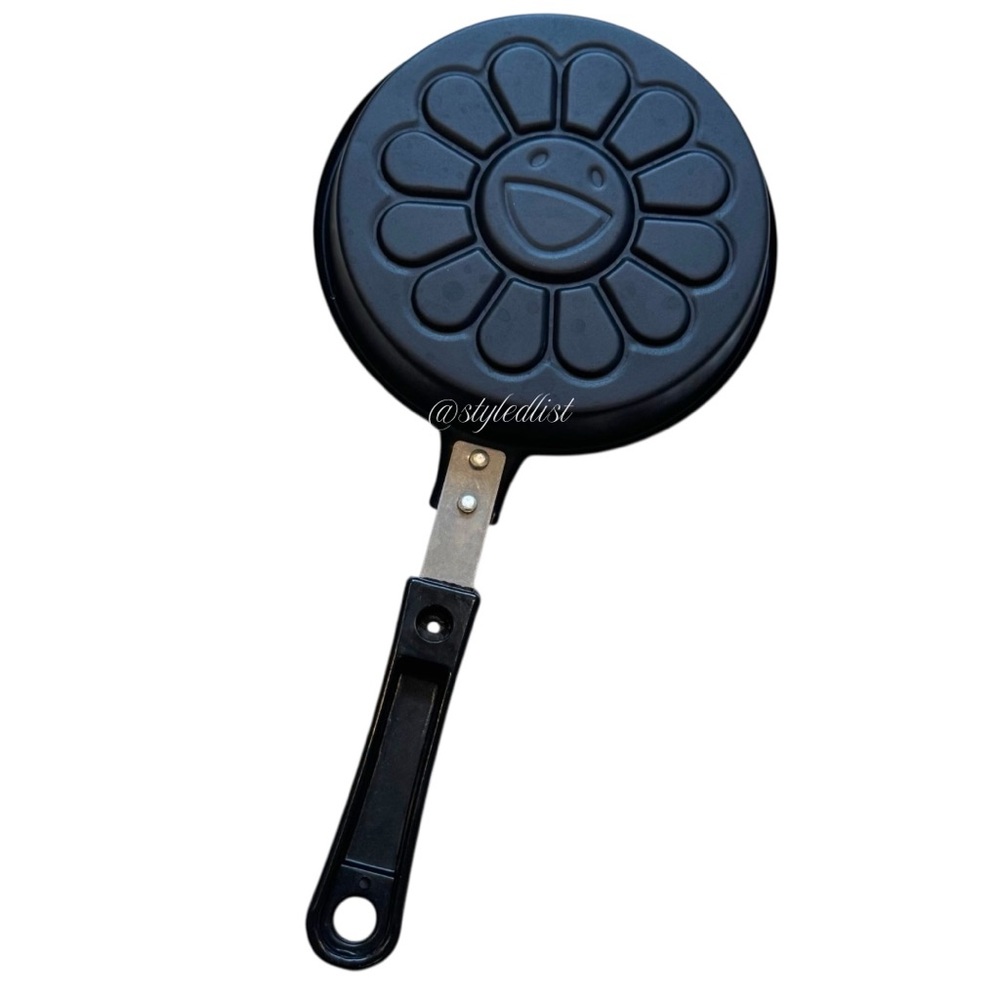 Takashi Murakami Flowers Pancake Pan and Smart Magazine (Japanese)